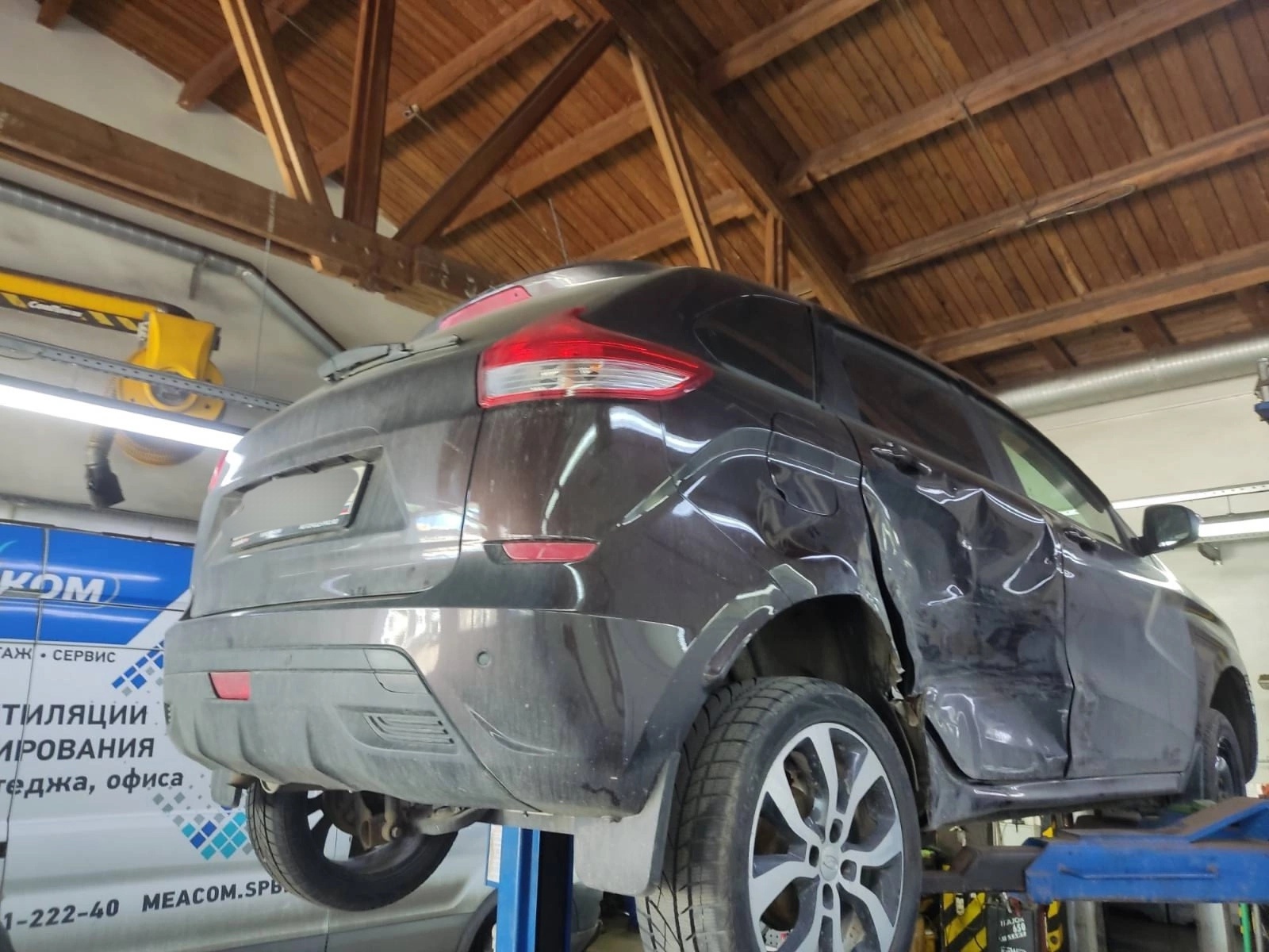 Lada Xray
